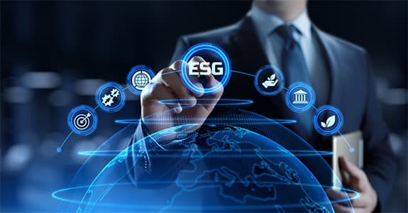 Planeta tecnológico com símbolos ESG representando sustentabilidade